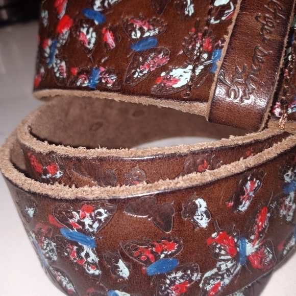 Vintage Hilfiger Denim Genuine Leather Tooled Butterfly Brown Belt Made in Italy - Picture 2 of 7